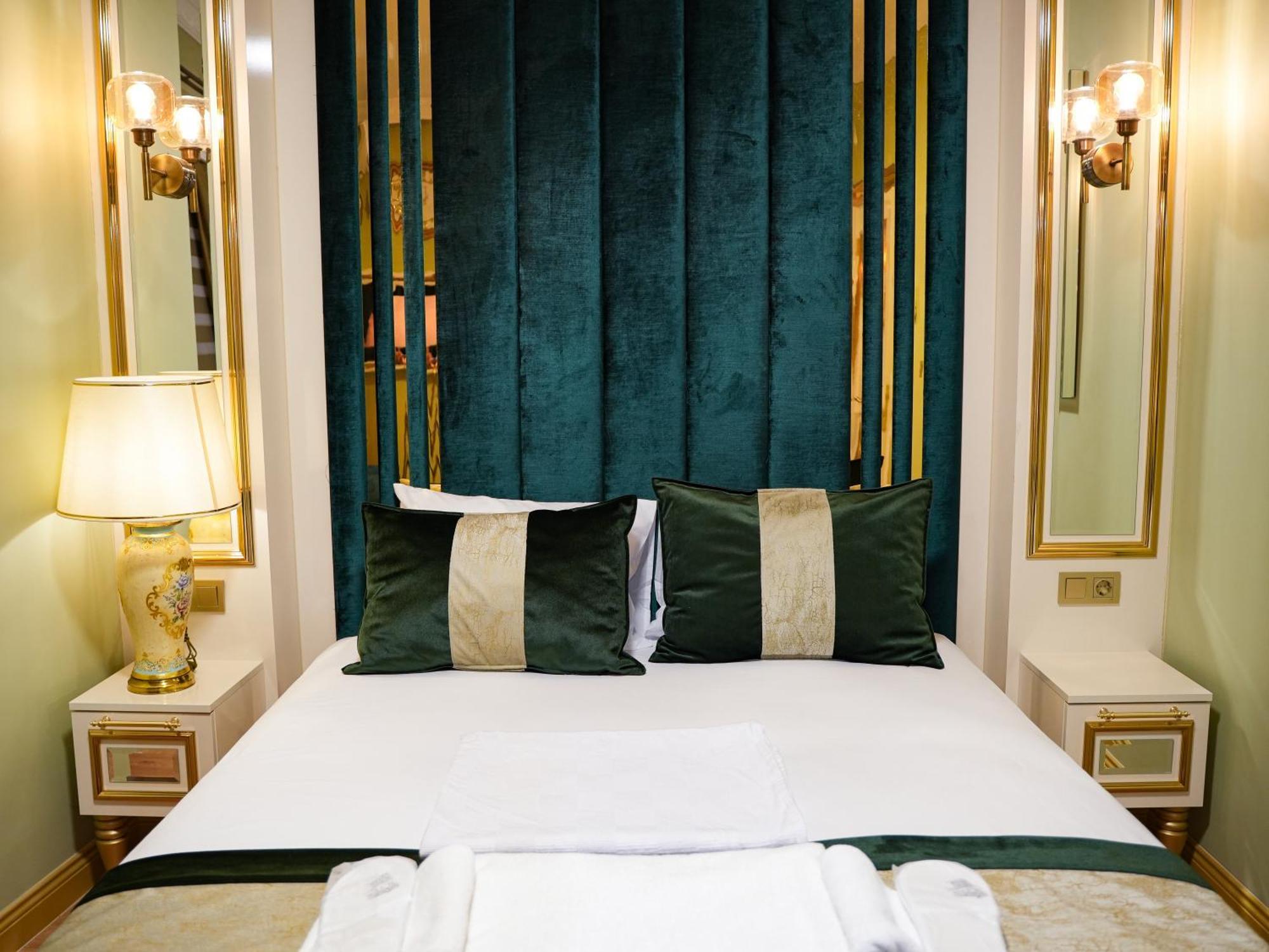 Whitemoon Hotel Suites Taksim Istanbul Exterior photo